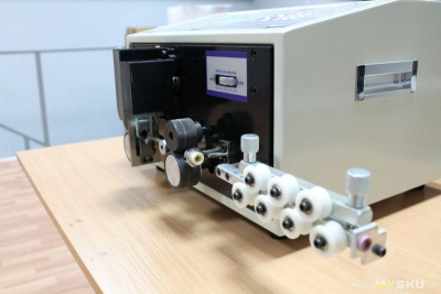 Станок для резки и зачистки провода SWT508C