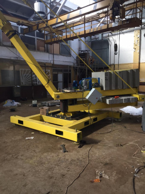 Кран стреловой поворотный КСП-2000 "Комсомолец"