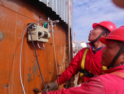 Portable hydraulic machine